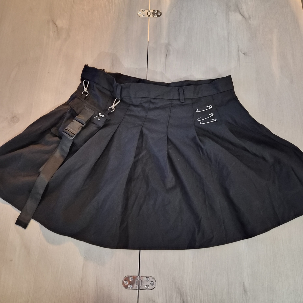 Black Pleated Mini Skirt with Buckle